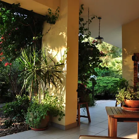 I Gerani לינה וארוחת בוקר פלומיני די קווארטו